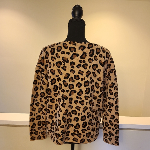 🐆TAHARI Leopard Print Pullover Sweater Size Small - Picture 2 of 5